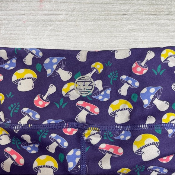 I Am Becoming IMB No Ride Workout 5” Inseam Shorts Purple Mushroom Women’s M(8) - Picture 9 of 12